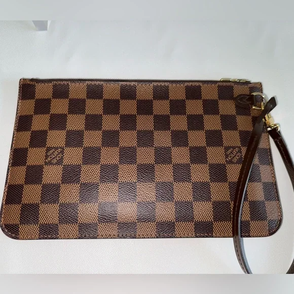 Louis Vuitton Neverfull Pouch - Picture 3 of 7